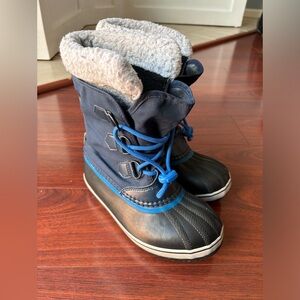 Boys Sorel snow boots. Size 3.